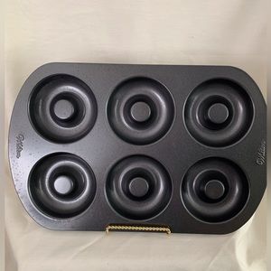 Wilton Donut Pan -6 Donuts